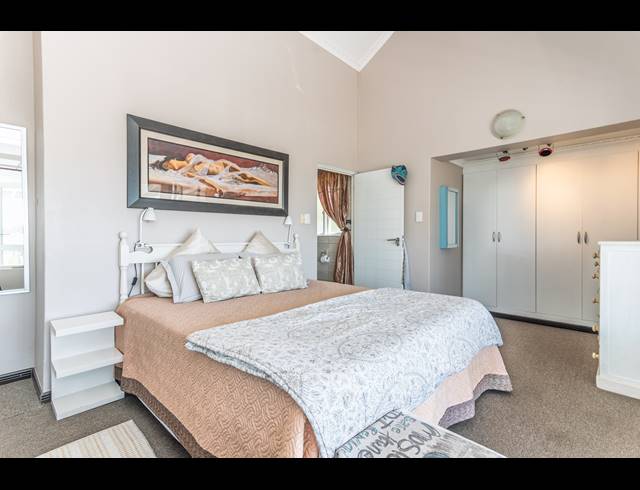 4 BEDROOM FREEHOLD FOR SALE IN BLUEWATER ESTATE